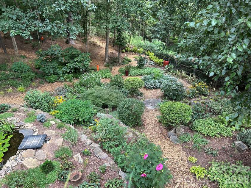 35 Hillcreek Drive, Asheville, NC 28804.  MLS# CAR4338421, YatesRealty ID 6420. 