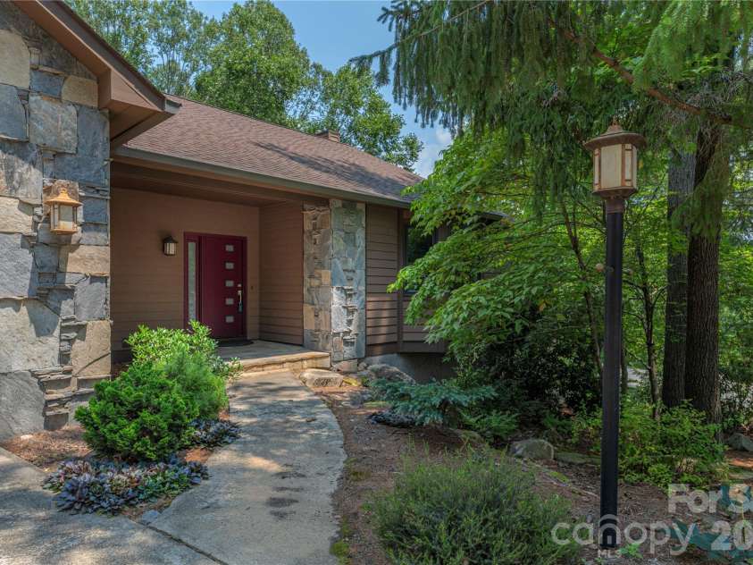 35 Hillcreek Drive, Asheville, NC 28804.  MLS# CAR4338421, YatesRealty ID 6420. Front entry.