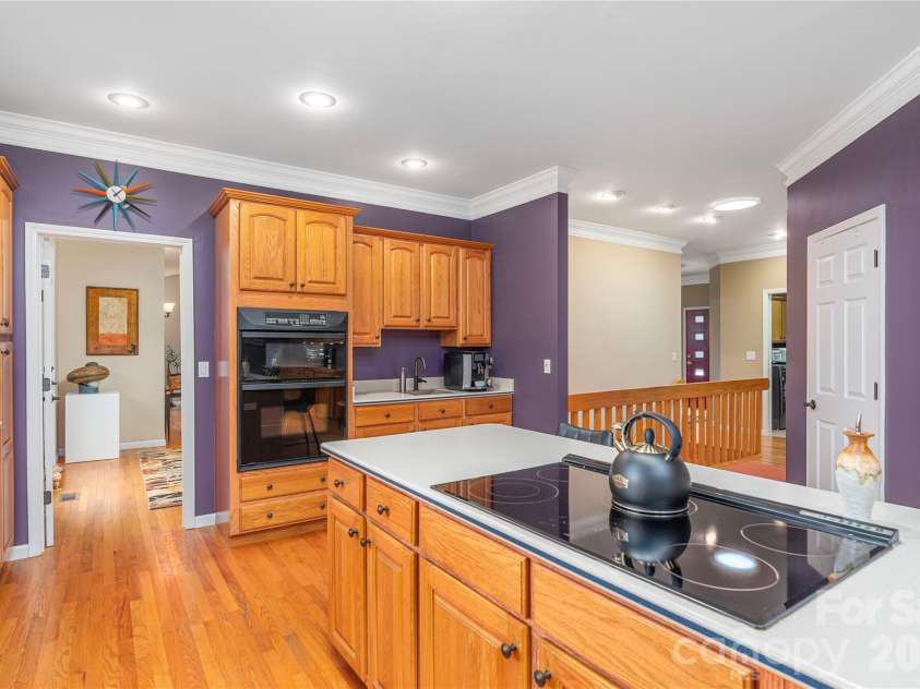 35 Hillcreek Drive, Asheville, NC 28804.  MLS# CAR4338421, YatesRealty ID 6420. Large and open kitchen.