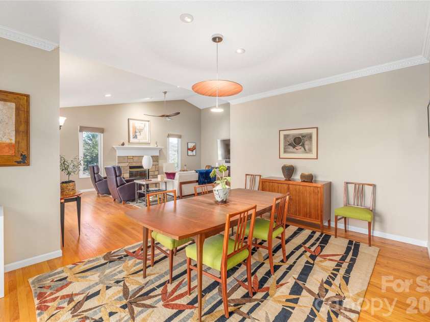 35 Hillcreek Drive, Asheville, NC 28804.  MLS# CAR4338421, YatesRealty ID 6420. Open dining room.
