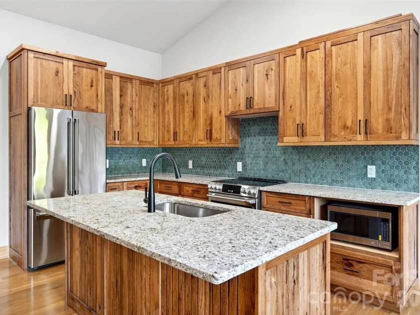 575 Croft Way, Bakersville, NC 28705.  MLS# CAR4313394, YatesRealty ID 6421. 
