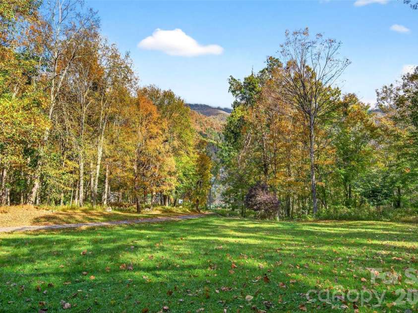 575 Croft Way, Bakersville, NC 28705.  MLS# CAR4313394, YatesRealty ID 6421. 