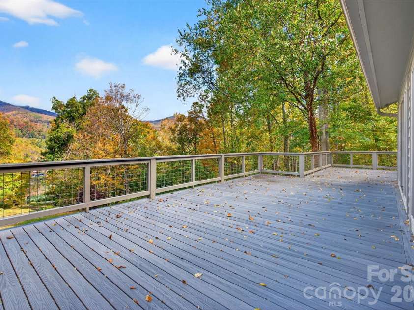 575 Croft Way, Bakersville, NC 28705.  MLS# CAR4313394, YatesRealty ID 6421. 