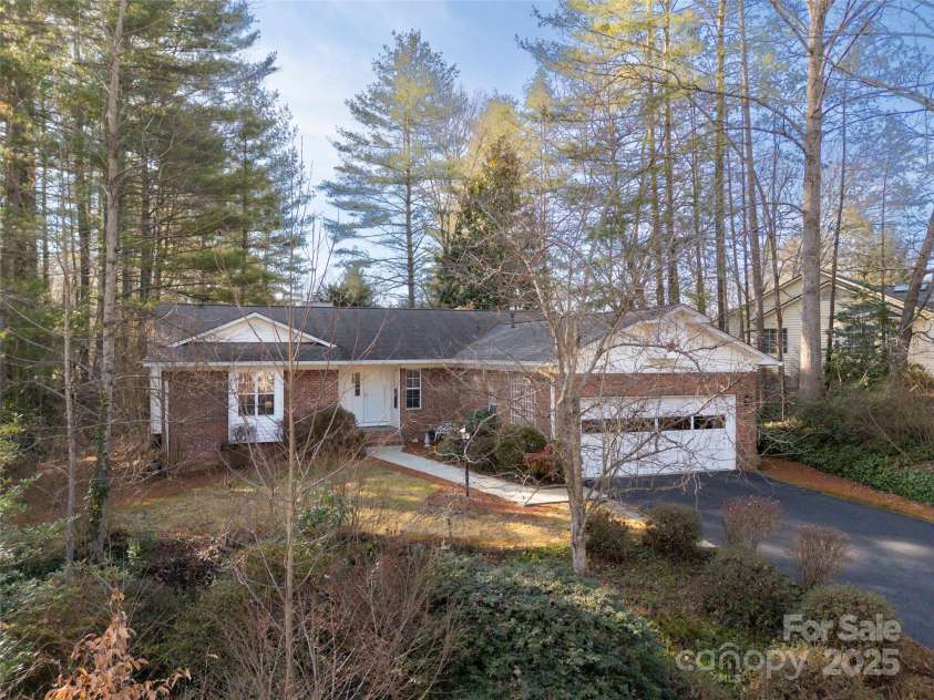 3 Pebble Beach Court, Etowah, NC 28729.  MLS# CAR4221131, YatesRealty ID 6423. 