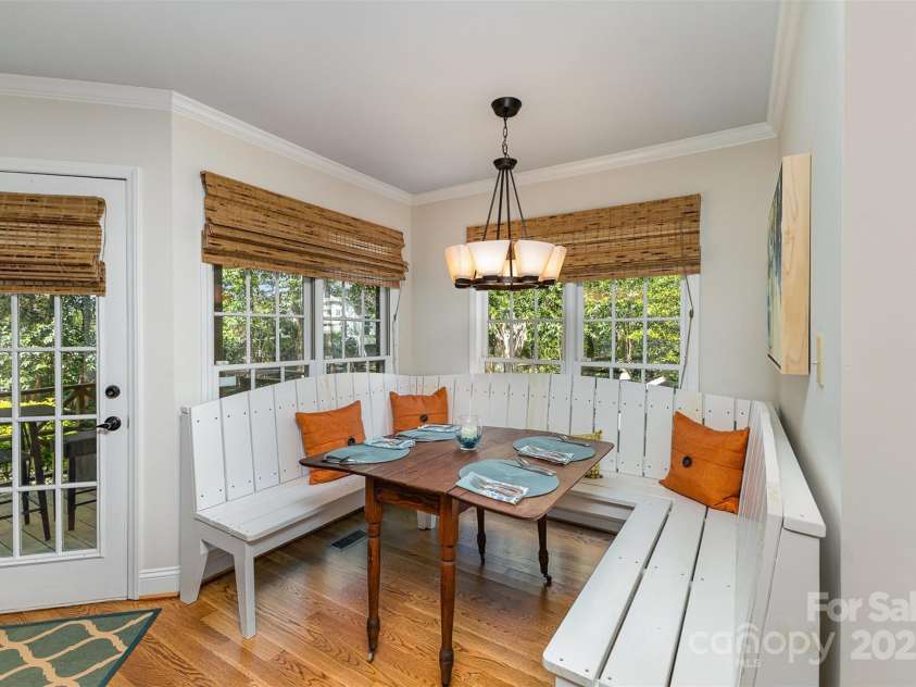 481 Patriot Court, Concord, NC 28025.  MLS# CAR4243894, YatesRealty ID 6424. Breakfast area with plenty of seating