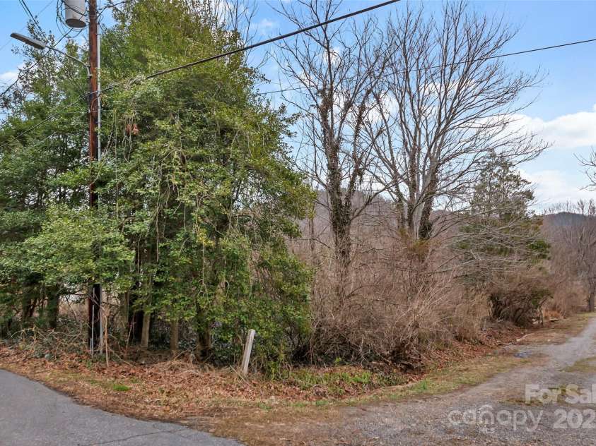 25 John Myra Avenue, Black Mountain, NC 28711.  MLS# CAR4233009, YatesRealty ID 6426. 