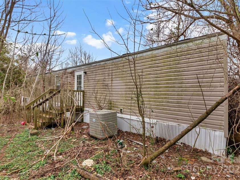 25 John Myra Avenue, Black Mountain, NC 28711.  MLS# CAR4233009, YatesRealty ID 6426. 