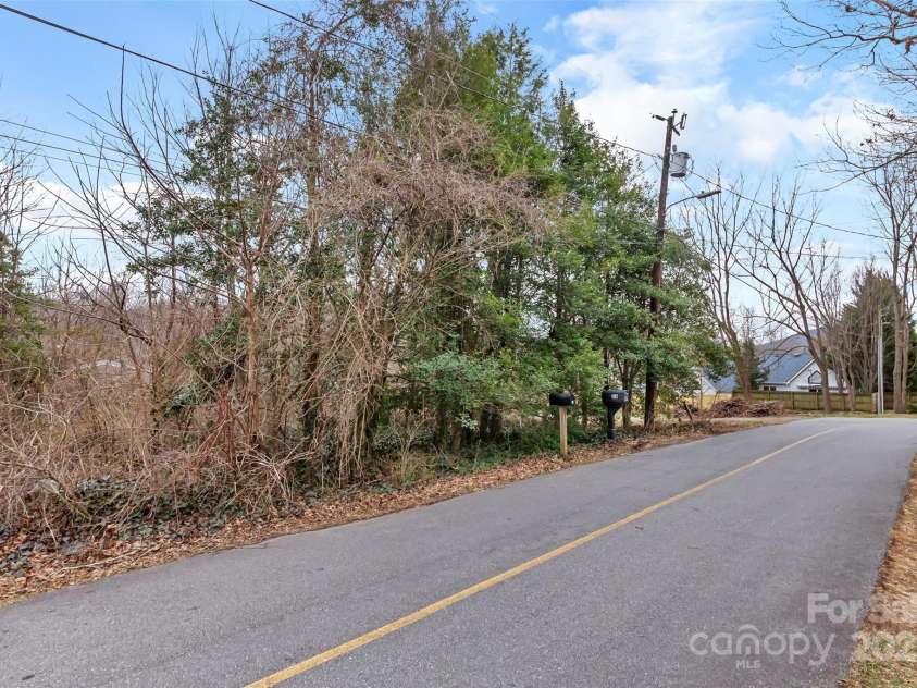 25 John Myra Avenue, Black Mountain, NC 28711.  MLS# CAR4233009, YatesRealty ID 6426. 