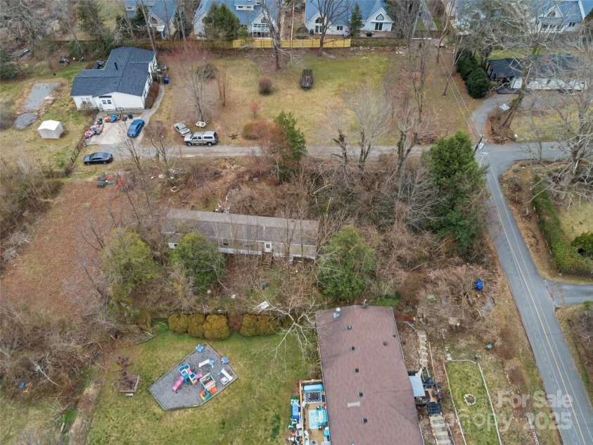 25 John Myra Avenue, Black Mountain, NC 28711.  MLS# CAR4233009, YatesRealty ID 6426. 