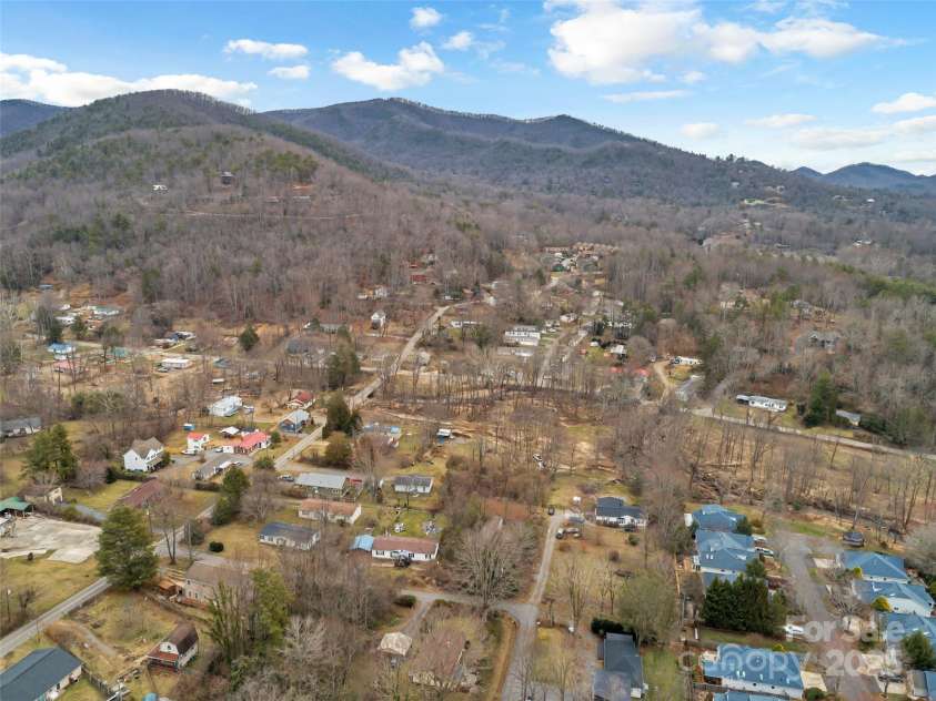 25 John Myra Avenue, Black Mountain, NC 28711.  MLS# CAR4233009, YatesRealty ID 6426. 