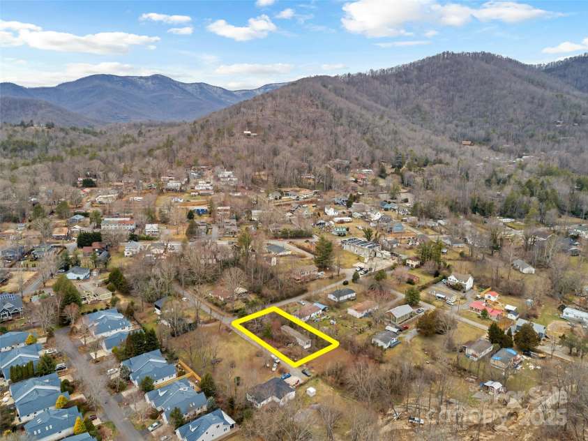 25 John Myra Avenue, Black Mountain, NC 28711.  MLS# CAR4233009, YatesRealty ID 6426. 