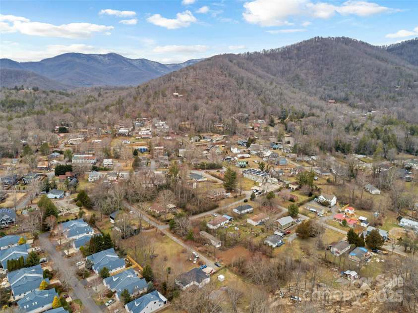 25 John Myra Avenue, Black Mountain, NC 28711.  MLS# CAR4233009, YatesRealty ID 6426. 