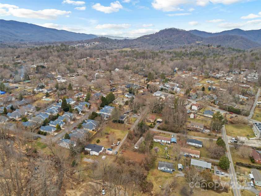 25 John Myra Avenue, Black Mountain, NC 28711.  MLS# CAR4233009, YatesRealty ID 6426. 