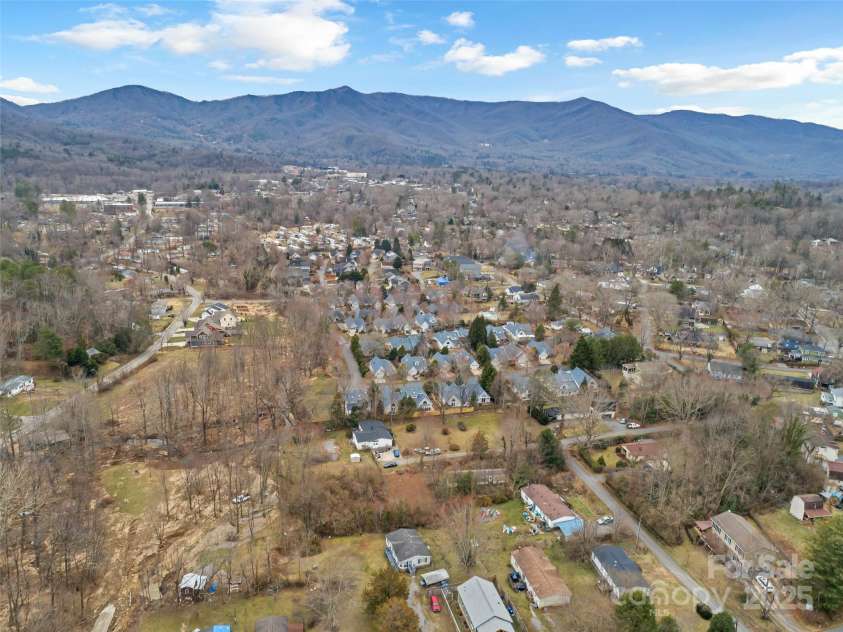 25 John Myra Avenue, Black Mountain, NC 28711.  MLS# CAR4233009, YatesRealty ID 6426. 