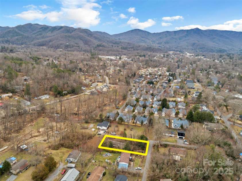 25 John Myra Avenue, Black Mountain, NC 28711.  MLS# CAR4233009, YatesRealty ID 6426. 