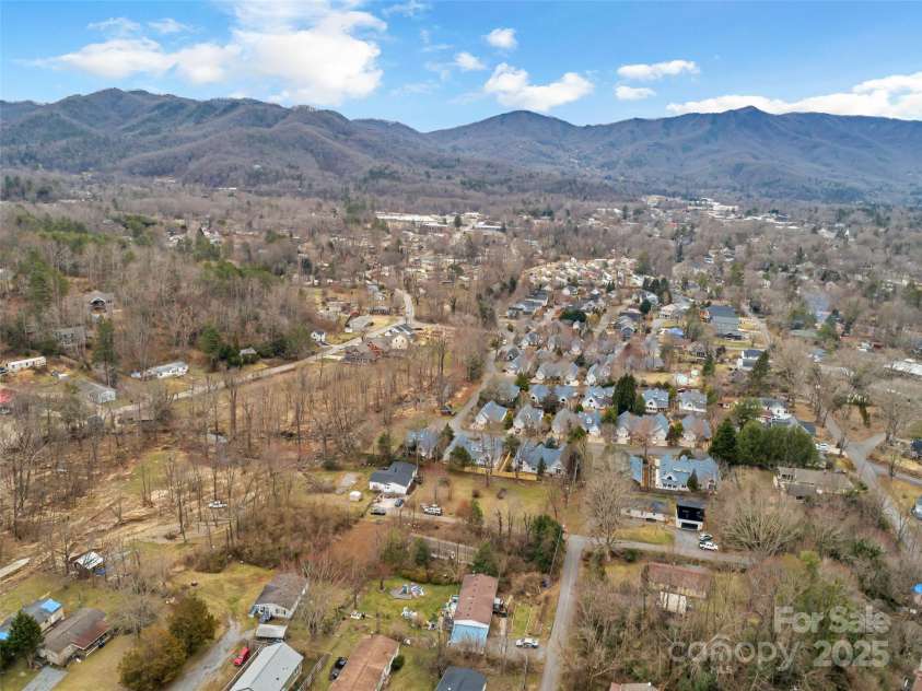 25 John Myra Avenue, Black Mountain, NC 28711.  MLS# CAR4233009, YatesRealty ID 6426. 