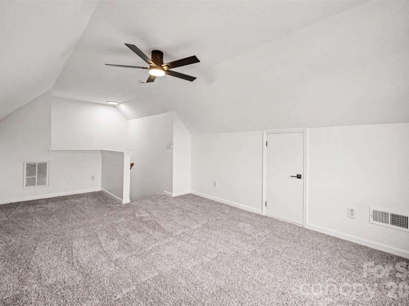 7941 Mossycup Drive, Charlotte, NC 28215.  MLS# CAR4292875, YatesRealty ID 6426. Bonus Room