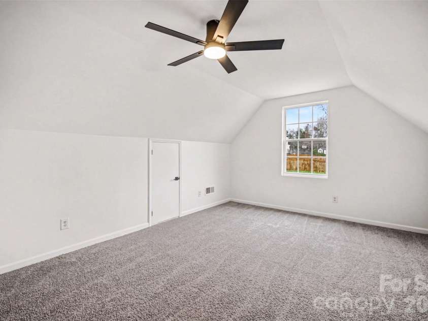 7941 Mossycup Drive, Charlotte, NC 28215.  MLS# CAR4292875, YatesRealty ID 6426. Bonus Room