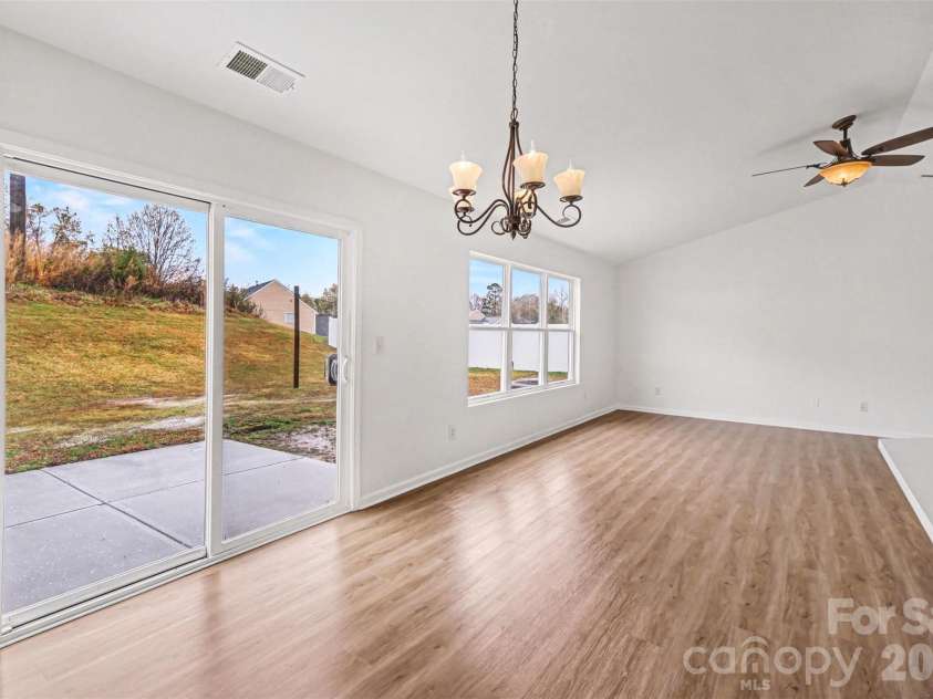 7941 Mossycup Drive, Charlotte, NC 28215.  MLS# CAR4292875, YatesRealty ID 6426. Dining area w/ patio access