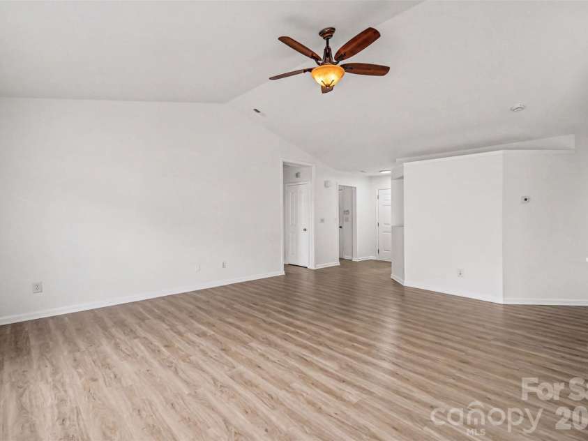7941 Mossycup Drive, Charlotte, NC 28215.  MLS# CAR4292875, YatesRealty ID 6426. Living Room