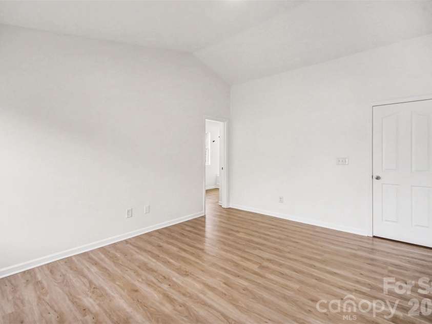 7941 Mossycup Drive, Charlotte, NC 28215.  MLS# CAR4292875, YatesRealty ID 6426. Primary Bedroom
