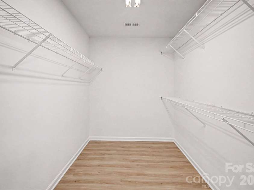 7941 Mossycup Drive, Charlotte, NC 28215.  MLS# CAR4292875, YatesRealty ID 6426. Primary walk-in closet
