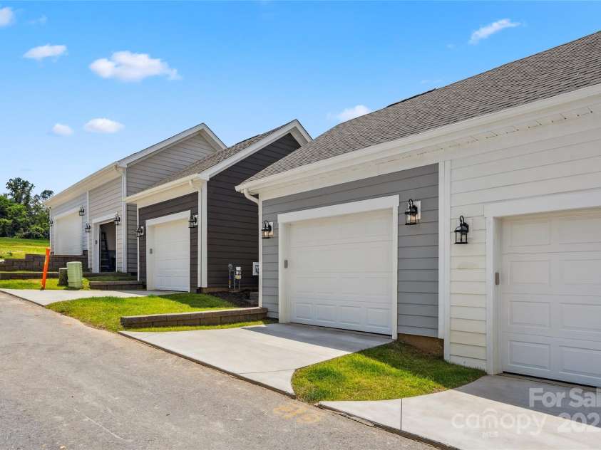 131 Cherry Springs Lane, Asheville, NC 28804.  MLS# CAR4315060, YatesRealty ID 643. 