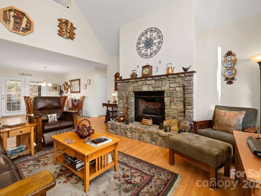 2959/2961 Bearwallow Mountain Road, Hendersonville, NC 28792.  MLS# CAR4209575, YatesRealty ID 6430. 