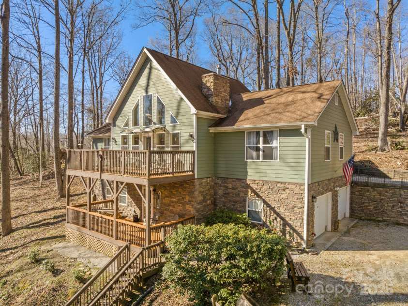 2959/2961 Bearwallow Mountain Road, Hendersonville, NC 28792.  MLS# CAR4209575, YatesRealty ID 6430. 
