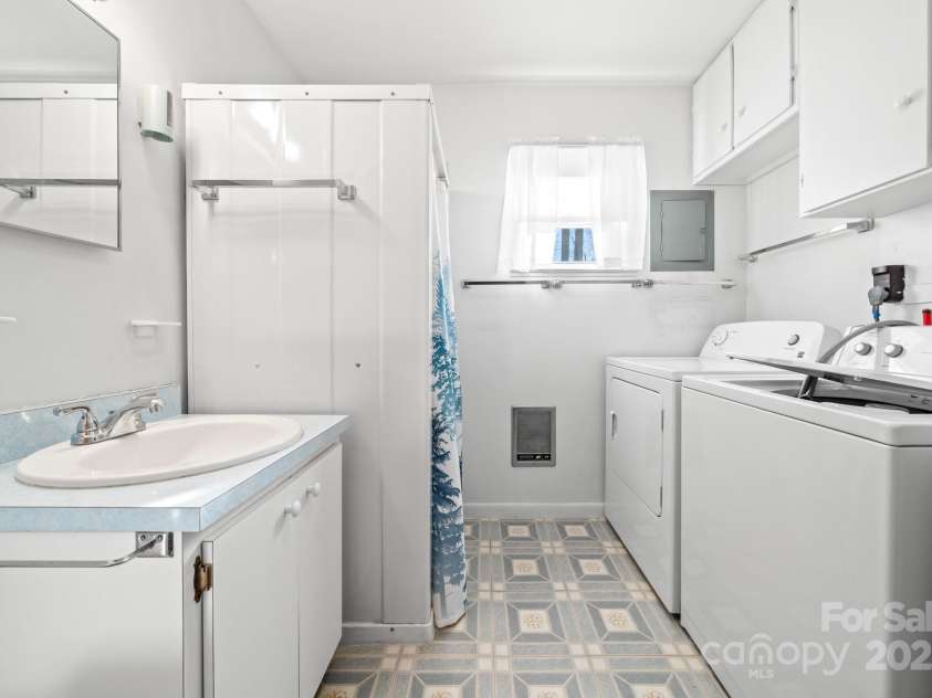 2959/2961 Bearwallow Mountain Road, Hendersonville, NC 28792.  MLS# CAR4209575, YatesRealty ID 6430. Bath and Laundry