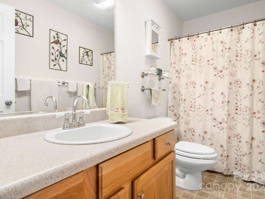 2959/2961 Bearwallow Mountain Road, Hendersonville, NC 28792.  MLS# CAR4209575, YatesRealty ID 6430. Full bath with a tub and shower combo