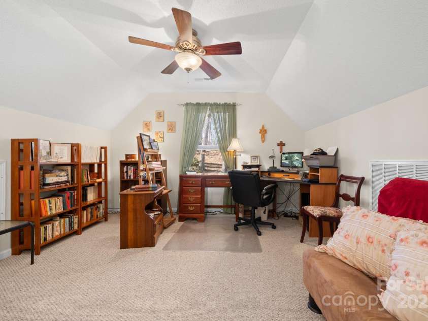 2959/2961 Bearwallow Mountain Road, Hendersonville, NC 28792.  MLS# CAR4209575, YatesRealty ID 6430. Loft Area