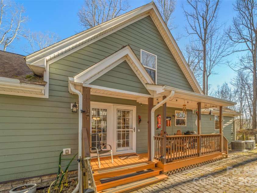 2959/2961 Bearwallow Mountain Road, Hendersonville, NC 28792.  MLS# CAR4320317, YatesRealty ID 6430. 