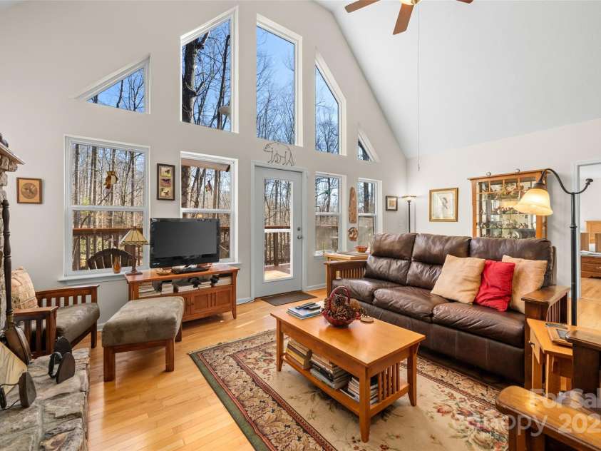 2959/2961 Bearwallow Mountain Road, Hendersonville, NC 28792.  MLS# CAR4320317, YatesRealty ID 6430. 