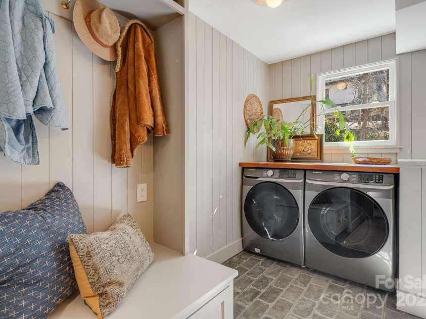 22 Kenilwood Place, Asheville, NC 28803.  MLS# CAR4187020, YatesRealty ID 6432. 