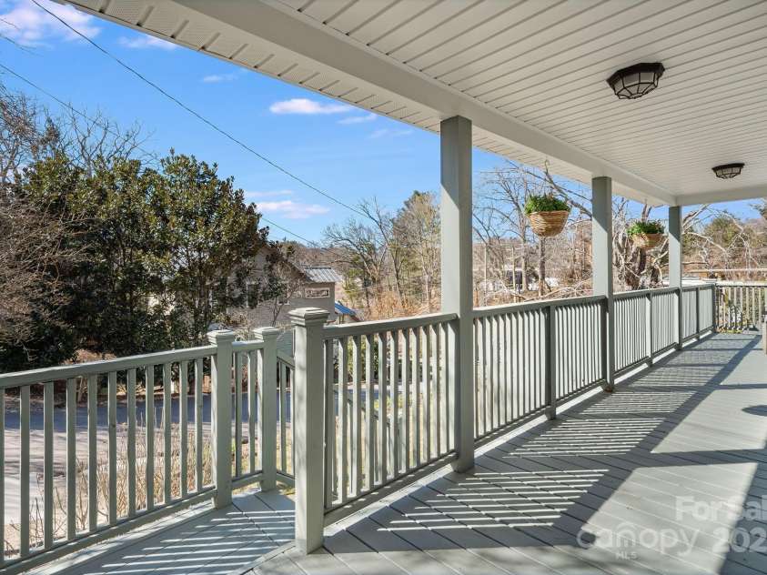 22 Kenilwood Place, Asheville, NC 28803.  MLS# CAR4187020, YatesRealty ID 6432. 