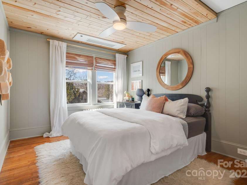 22 Kenilwood Place, Asheville, NC 28803.  MLS# CAR4187020, YatesRealty ID 6432. 