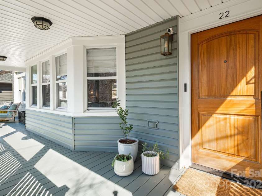 22 Kenilwood Place, Asheville, NC 28803.  MLS# CAR4308244, YatesRealty ID 6432. 