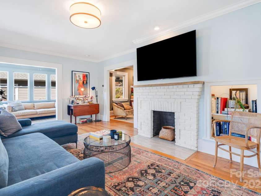 22 Kenilwood Place, Asheville, NC 28803.  MLS# CAR4308244, YatesRealty ID 6432. 