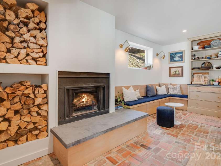 22 Kenilwood Place, Asheville, NC 28803.  MLS# CAR4308244, YatesRealty ID 6432. 