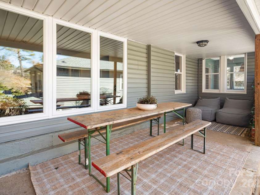 22 Kenilwood Place, Asheville, NC 28803.  MLS# CAR4308244, YatesRealty ID 6432. 