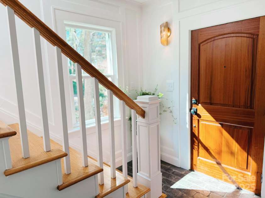 22 Kenilwood Place, Asheville, NC 28803.  MLS# CAR4308244, YatesRealty ID 6432. 