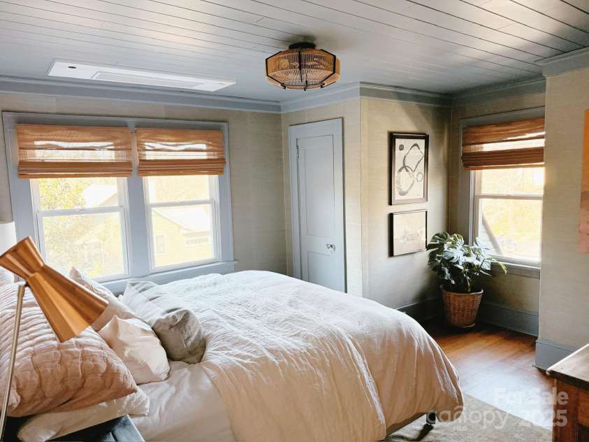 22 Kenilwood Place, Asheville, NC 28803.  MLS# CAR4308244, YatesRealty ID 6432. 