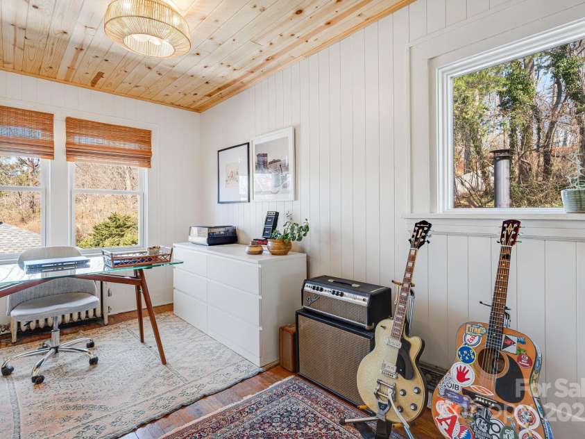 22 Kenilwood Place, Asheville, NC 28803.  MLS# CAR4308244, YatesRealty ID 6432. 