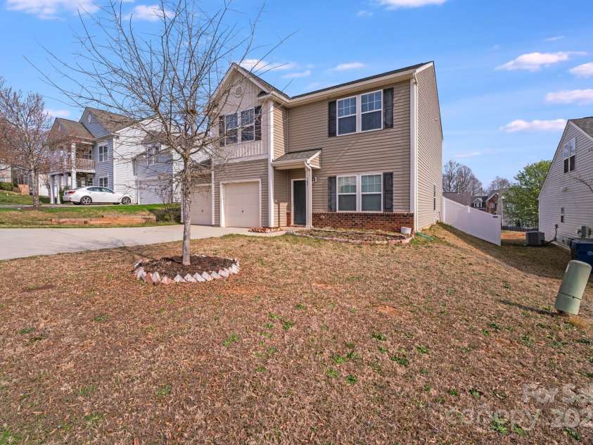 105 Abel Peterson Drive, Mount Holly, NC 28120.  MLS# CAR4232384, YatesRealty ID 6433. 