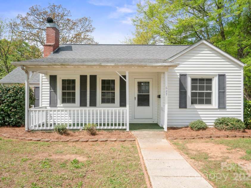 627 Flint Street, Lincolnton, NC 28092.  MLS# CAR4246815, YatesRealty ID 6436. 