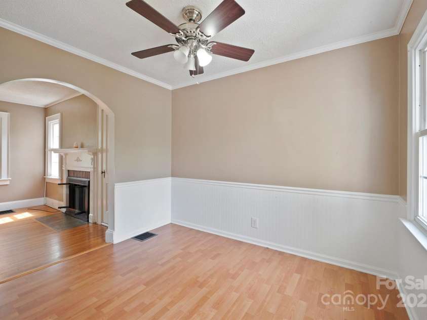 627 Flint Street, Lincolnton, NC 28092.  MLS# CAR4246815, YatesRealty ID 6436. 