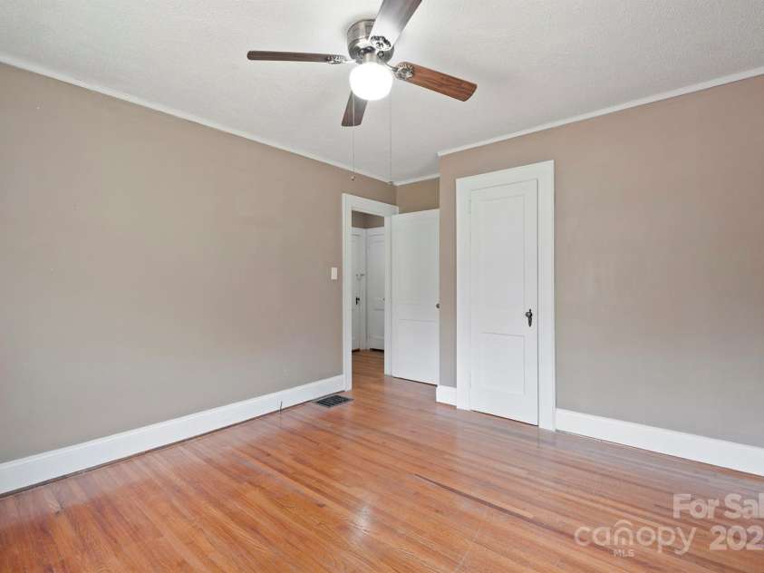 627 Flint Street, Lincolnton, NC 28092.  MLS# CAR4246815, YatesRealty ID 6436. 