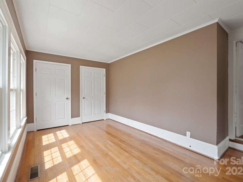 627 Flint Street, Lincolnton, NC 28092.  MLS# CAR4246815, YatesRealty ID 6436. 