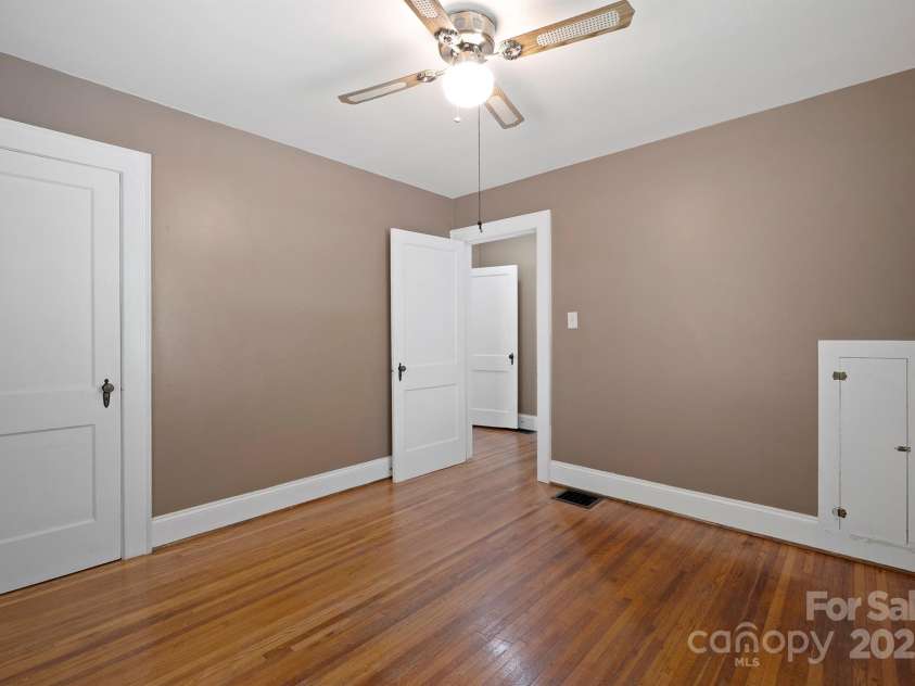 627 Flint Street, Lincolnton, NC 28092.  MLS# CAR4246815, YatesRealty ID 6436. 